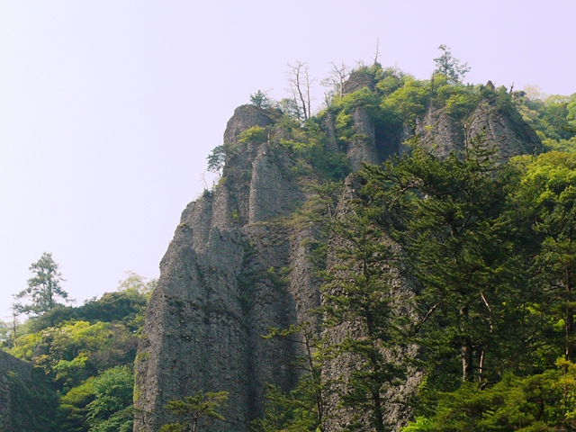 そびえ立つ奇岩