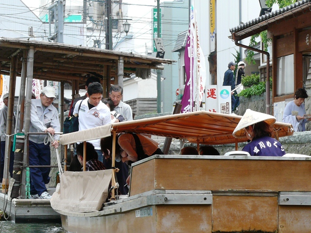 カラコロ広場乗り口