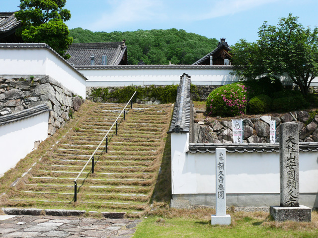 頼久寺門前