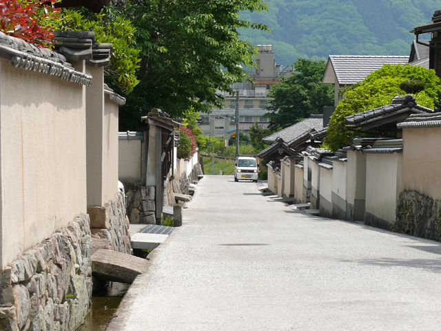 石火矢町の通り