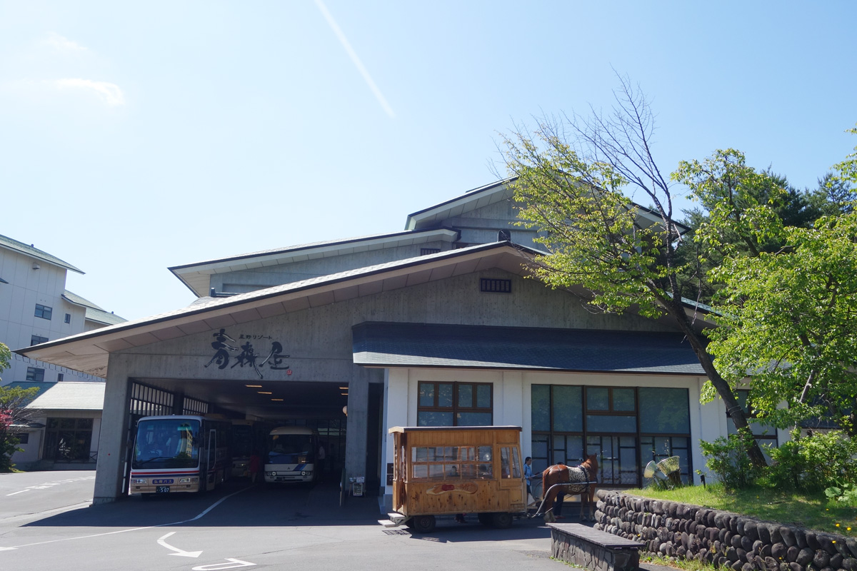 青森屋玄関