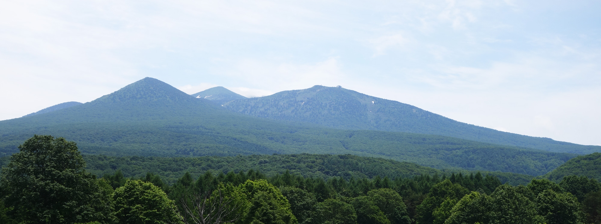 萱野高原方向から見た八甲田山