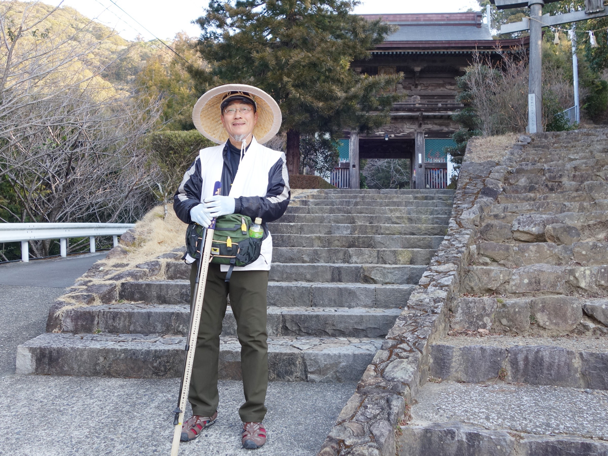 神峰寺山門前