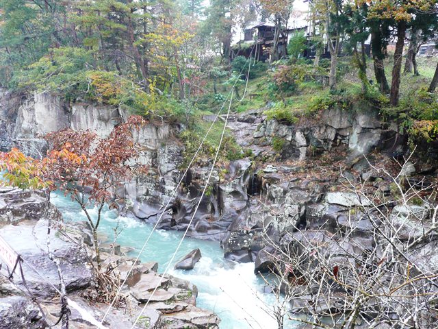 茶屋との籠渡しロープ