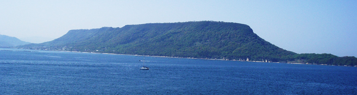 フェリーから見た屋島