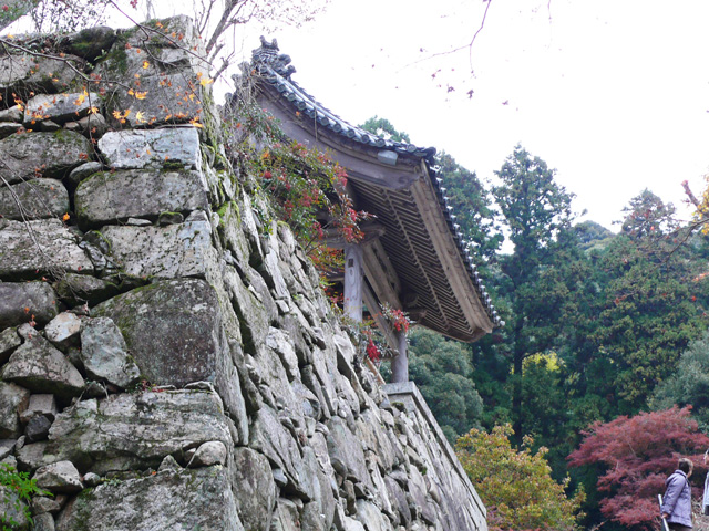 鐘楼と石垣