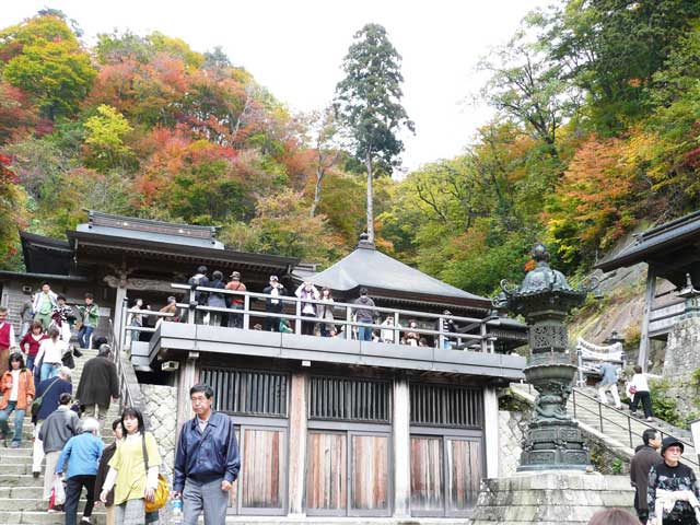 奥ノ院と金灯篭
