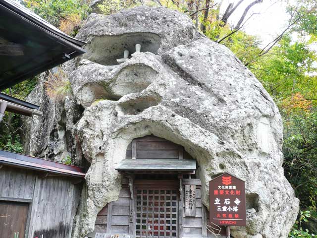三重小塔